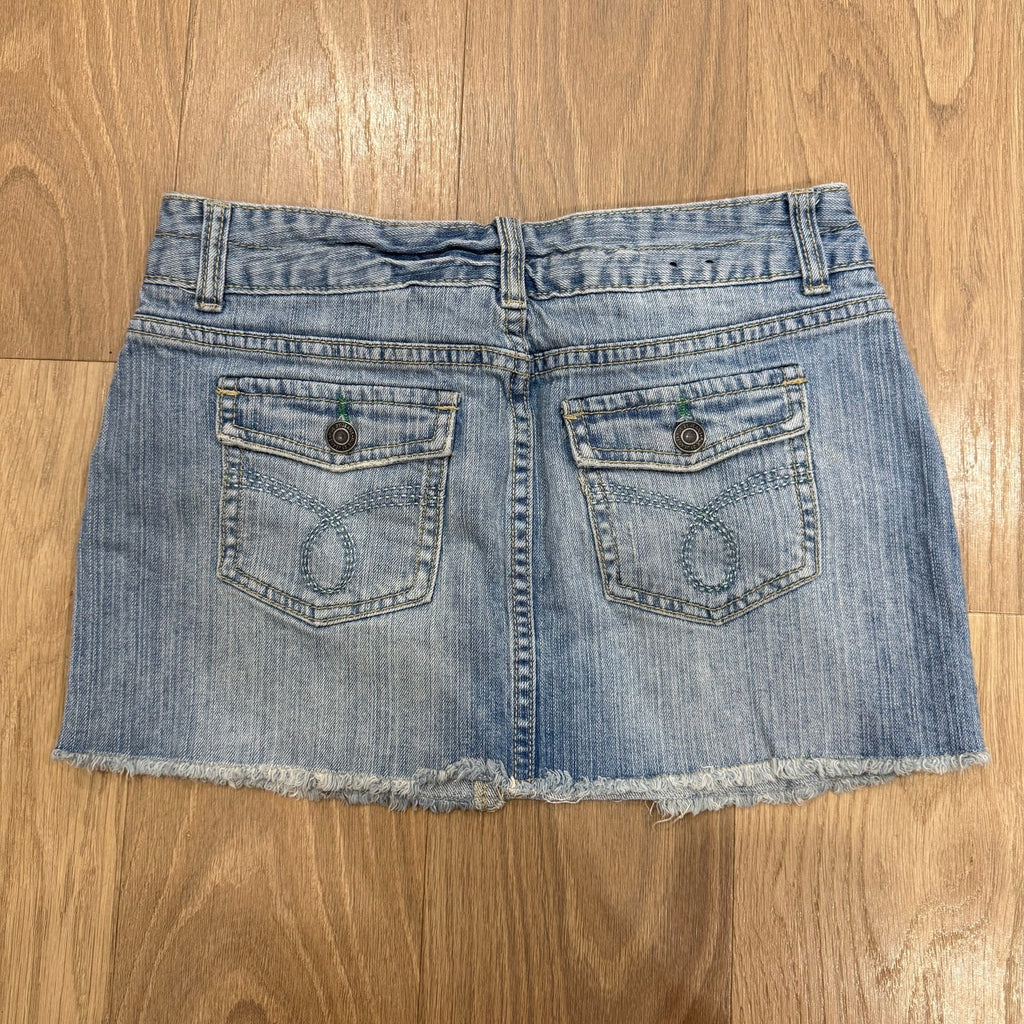 Vintage rue21 Y2K Low-Rise Denim Mini Skirt - Light Wash Raw Hem Size 3/4