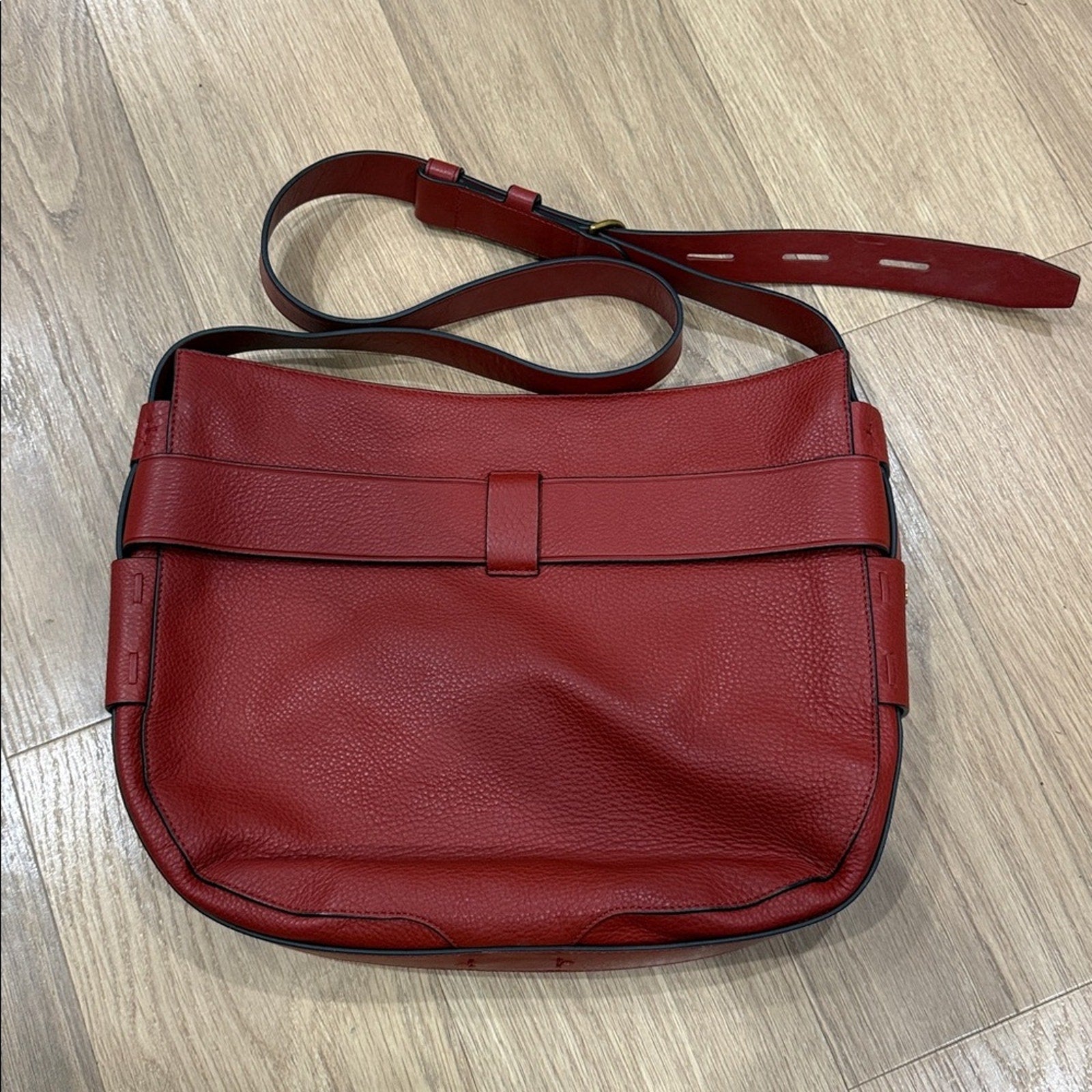 Tory Burch Gemini Link Shoulder Bag in Red Pebbled Leather Gold Hardware