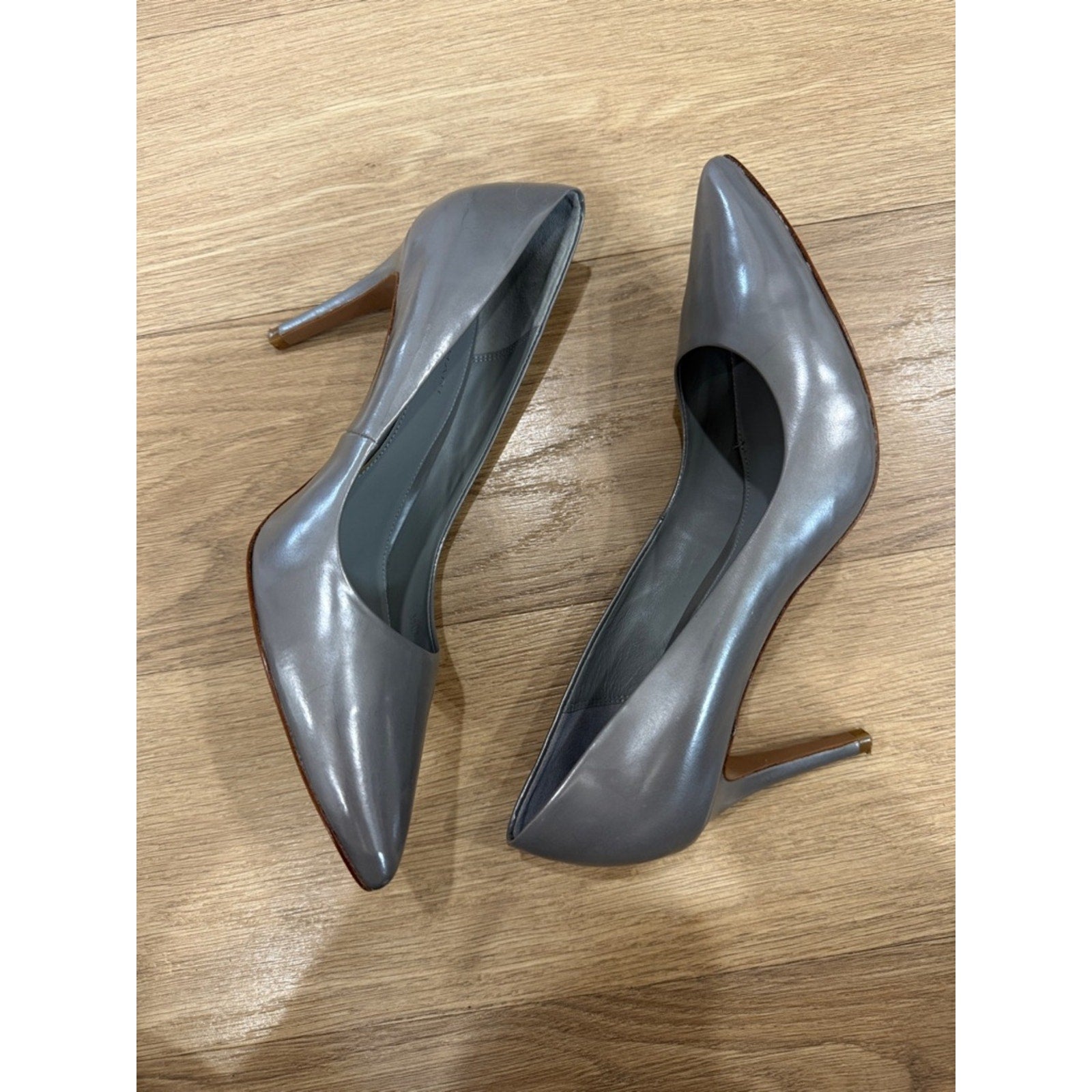 Elie Tahari Classic Pointed-Toe High Heel Pumps in Gray Size 9.5