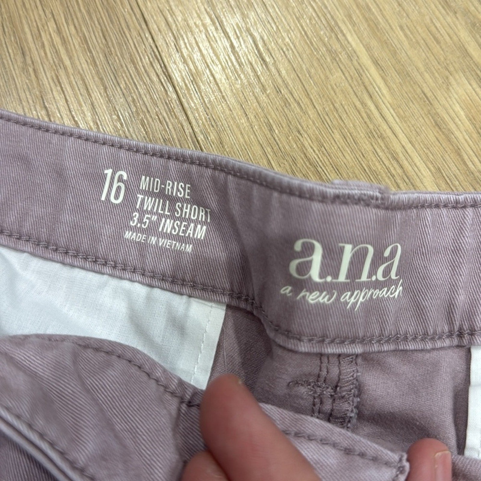 ANA Mid Rise Twill Short Lavender Chino Style Shorts Size 16 NEW!