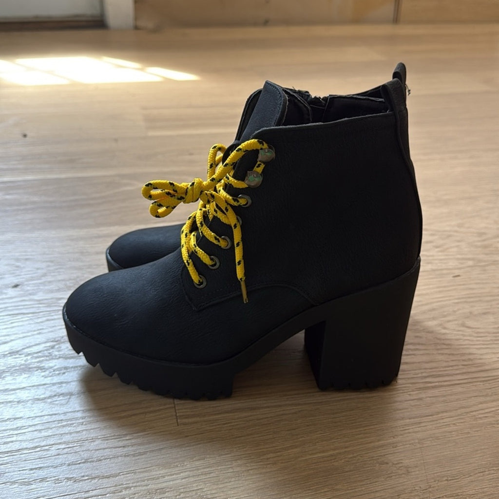 Seven Flatiron Black Lace-Up Combat Boots with Yellow Accents Size 8 NEW!