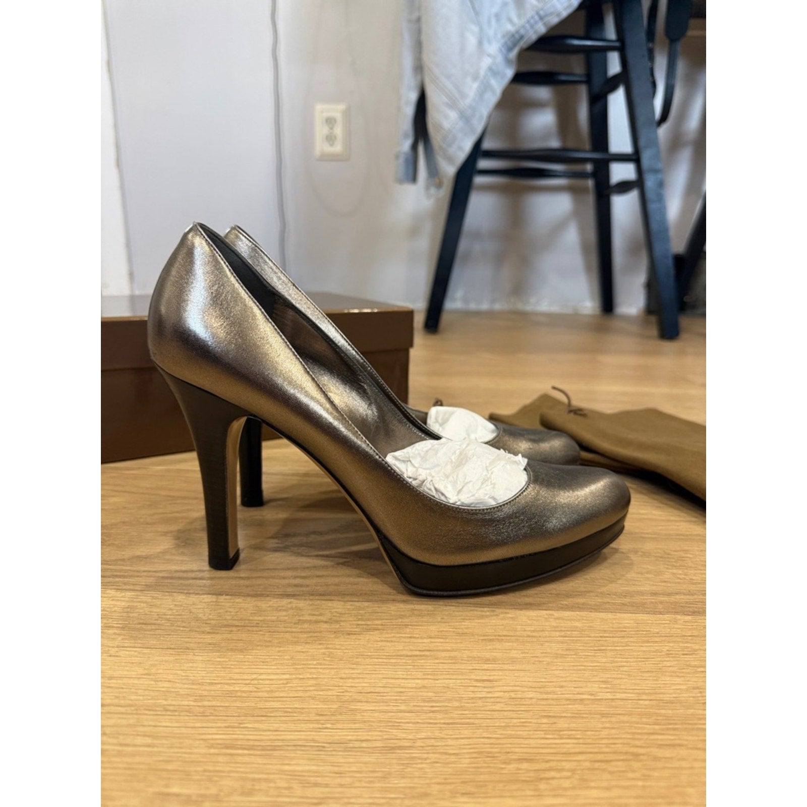Gucci Metallic Silver Leather High Heel Pumps Size 9.5