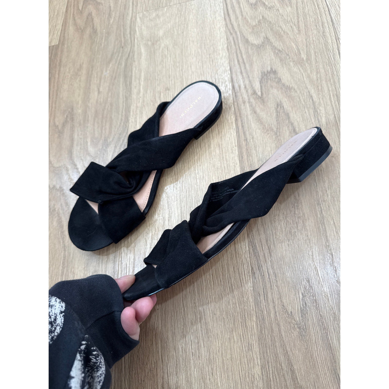 Halogen Suede Flat Strappy Black Sandals Size 10