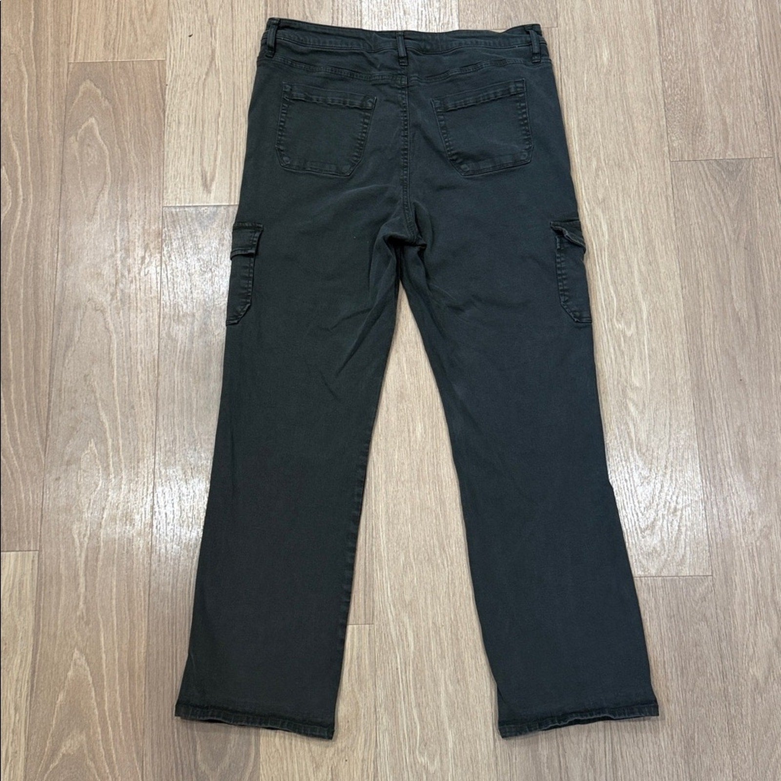 Well Worn Green Cargo Style Pants Size 16