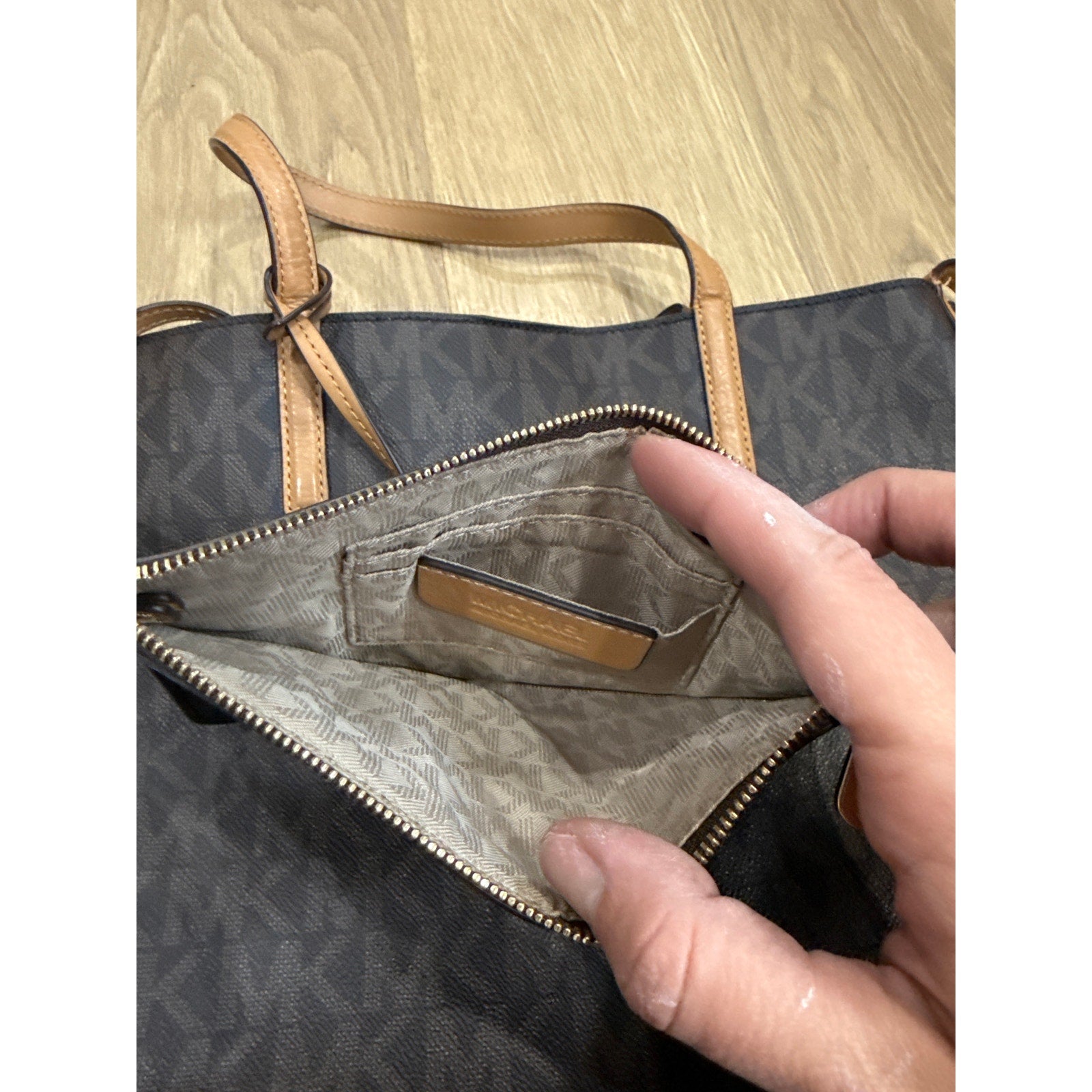 Michael Kors Hayley Large Tote Bag in Brown and Peanut Colorway