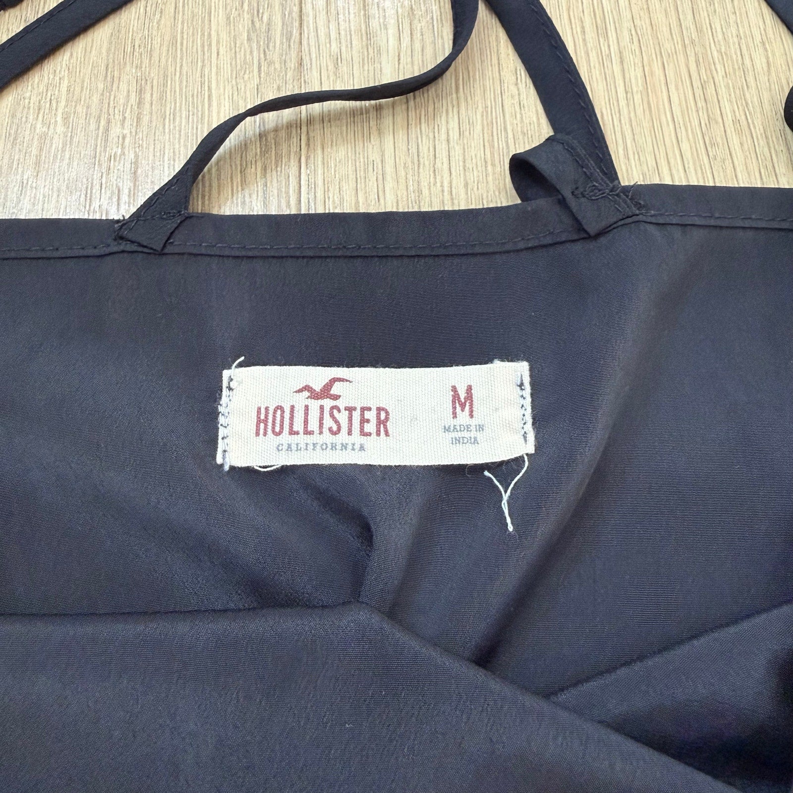 Hollister Women's Black Criss-Cross Strappy Flowy V-Neck Tank Top Size Medium