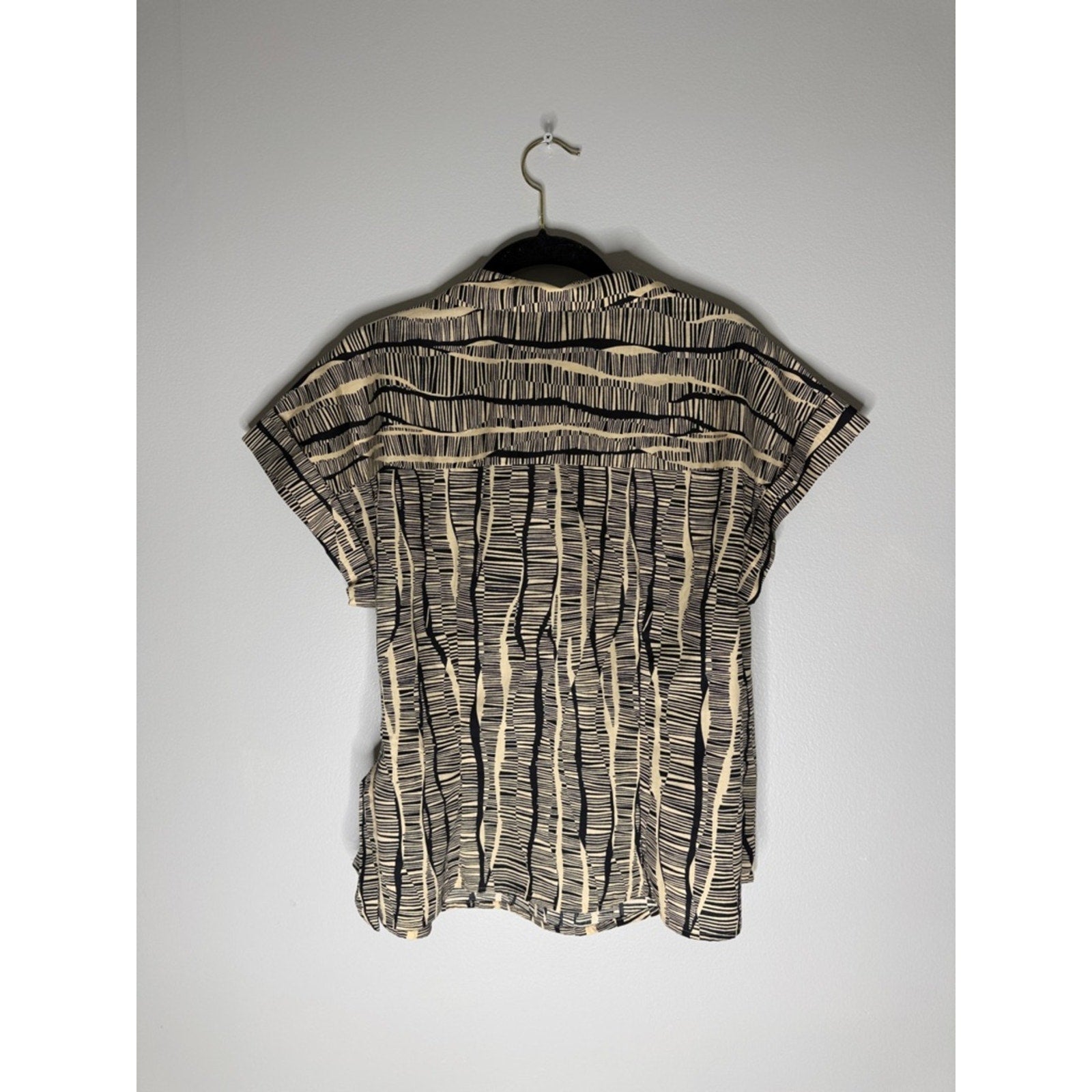 Nine West Black and Cream Patterned Wrap Blouse Size Large