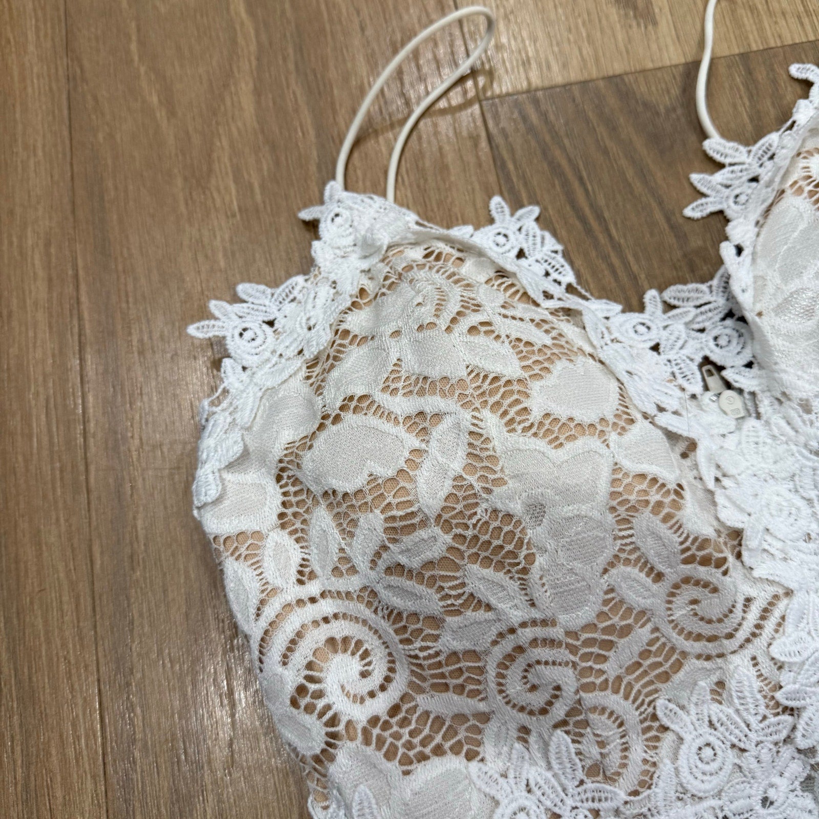 Windsor Crochet Lace Cutout Bodycon Mini Dress in White Size Small