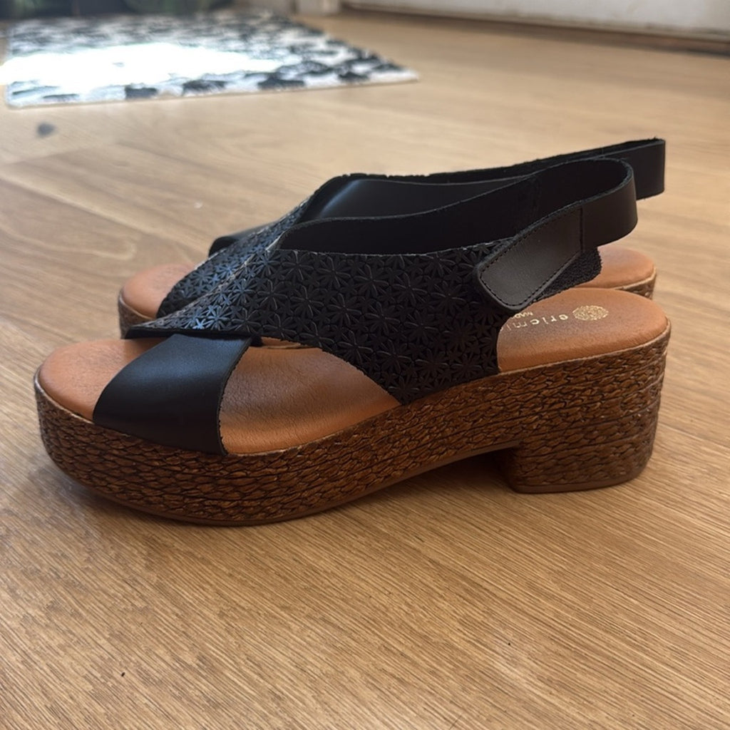Eric Michael Laser Cut Black Lightweight Platform Heeled Sandals Size 10