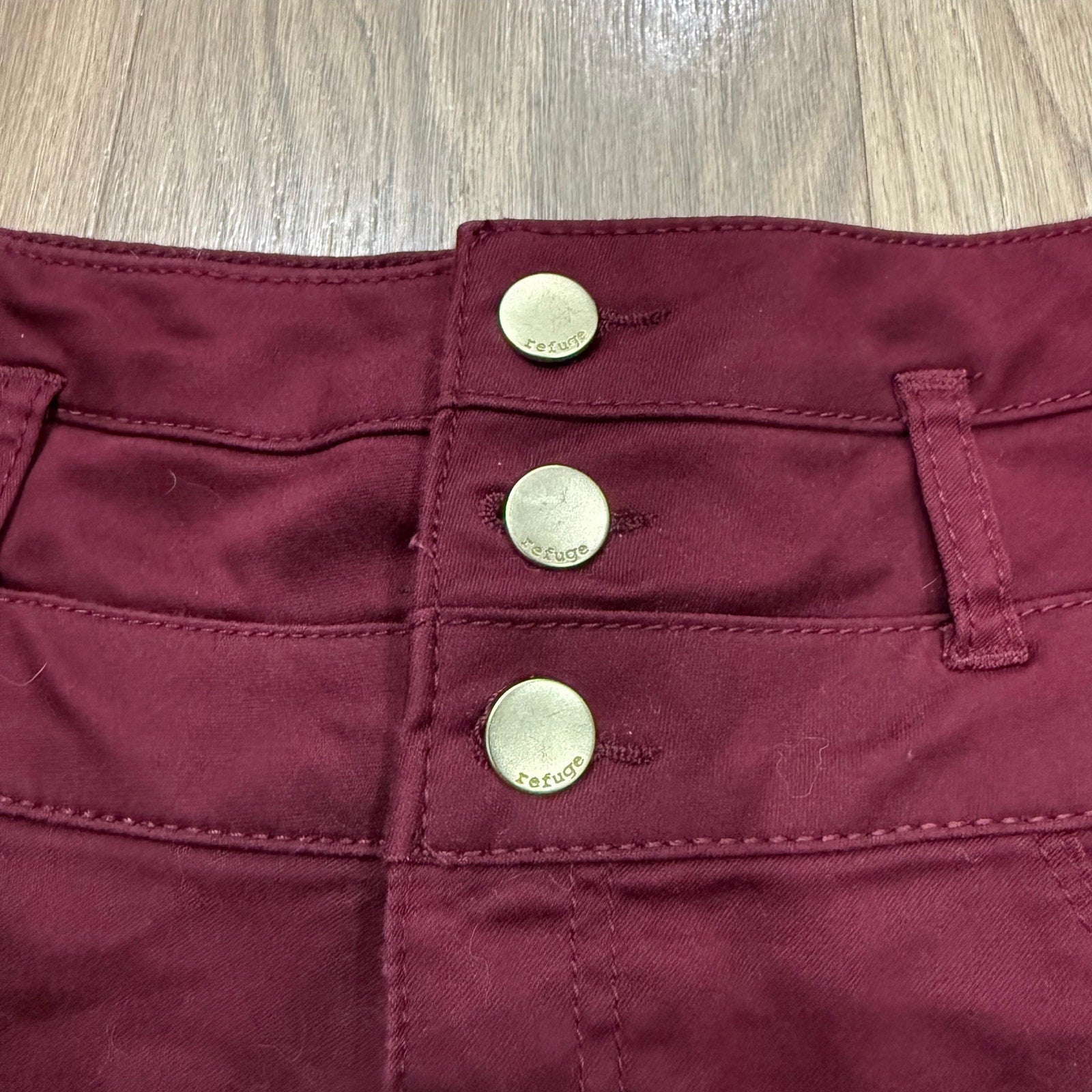 Refuge Women’s High-Waisted 3-Button Shorty Shorts – Burgundy Stretch Denim Size 2