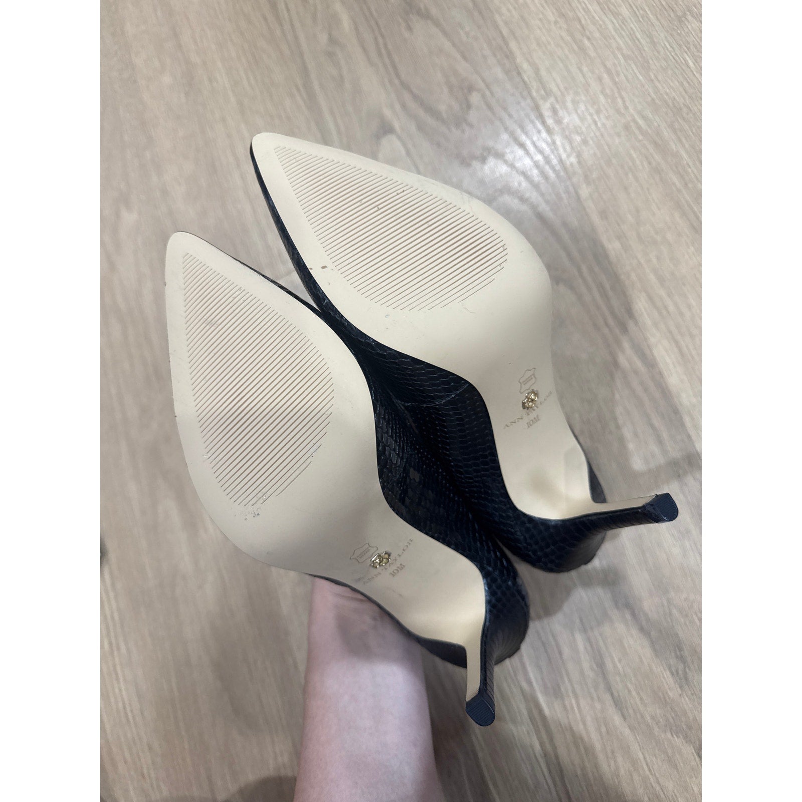 Ann Taylor Black Snakeskin Textured Stiletto Pointed Toe Heels Size 10