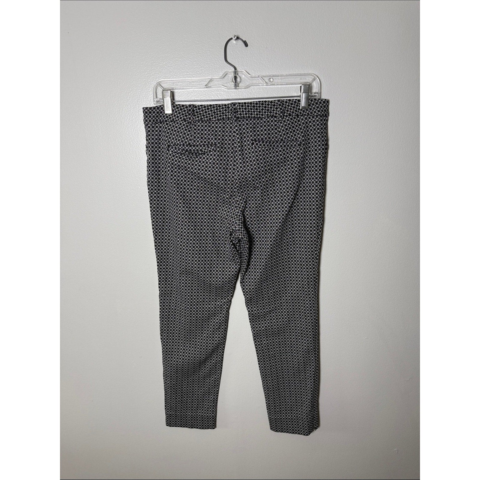 Van Heusen Black & White Geo Print Slim Ankle Pants Size 8