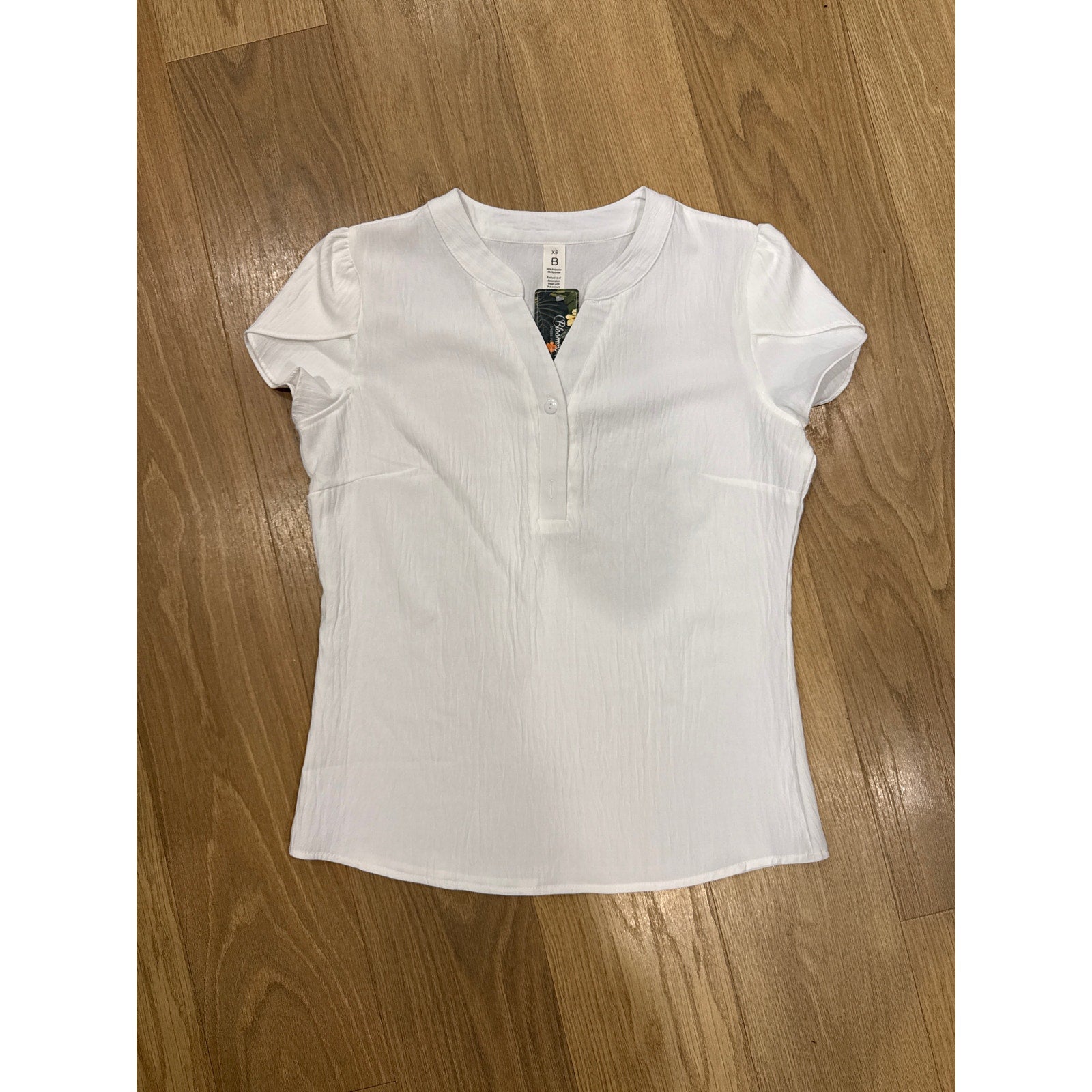 Blooming Jelly Dressy Casual Button Detail Textured V Neck Cap Sleeve Top Size XS NEW!