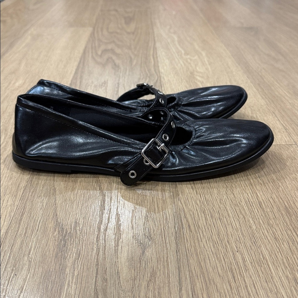Old Navy Round Toe Ballet Flats w/ Buckle and Eyelet Strap Size 11