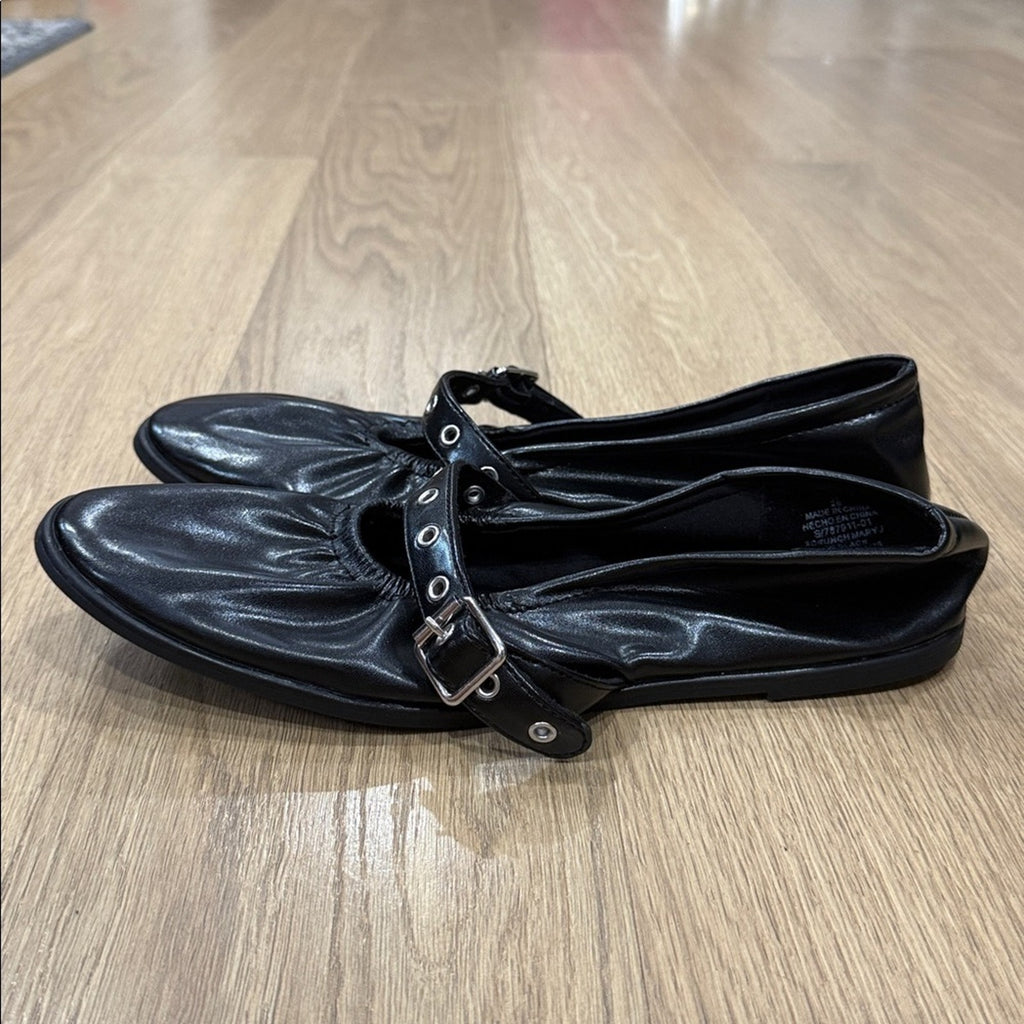 Old Navy Round Toe Ballet Flats w/ Buckle and Eyelet Strap Size 11