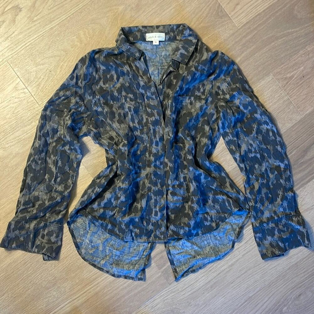 CLOTH & STONE Fray Leopard Hidden Button Front Collared Top Size Medium