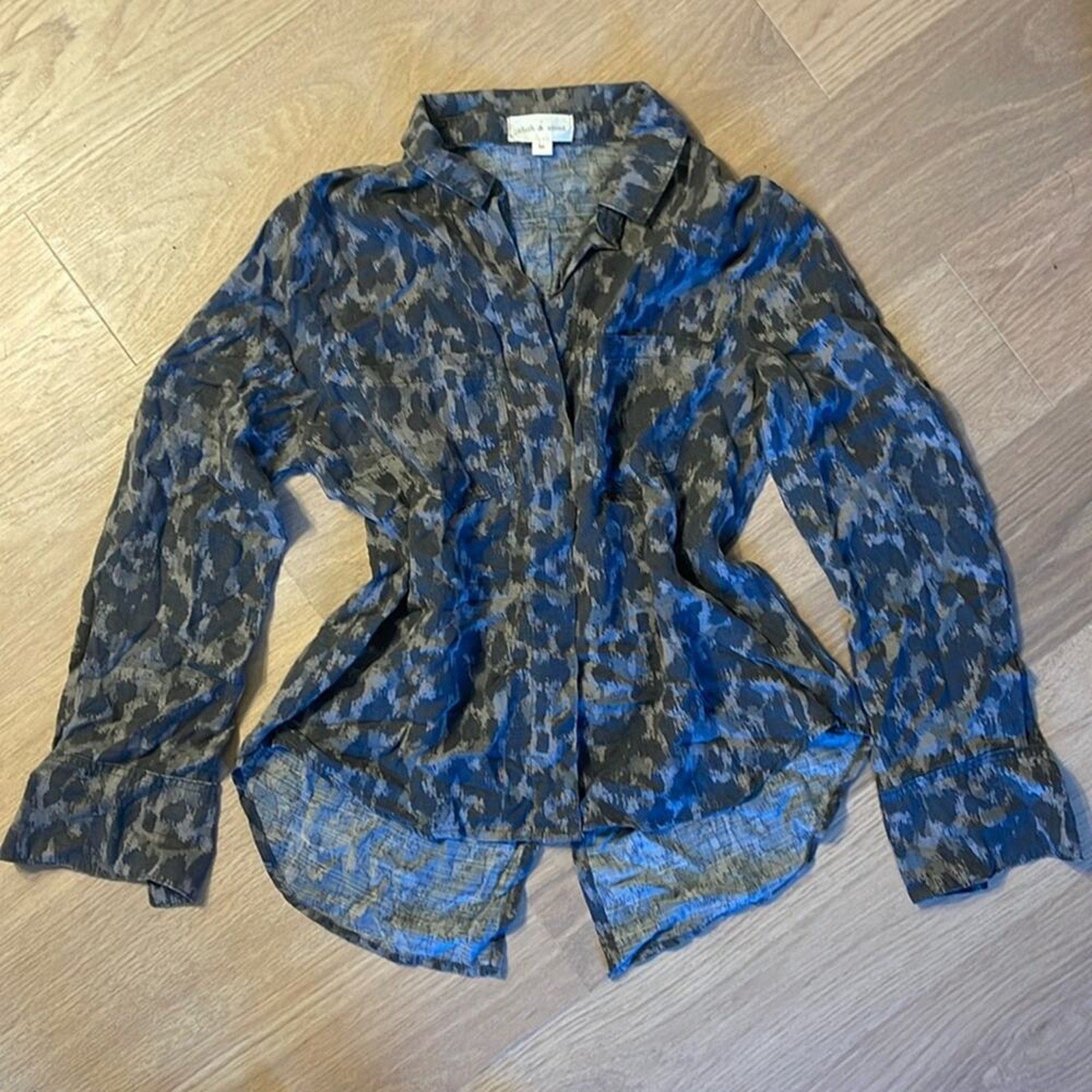 CLOTH & STONE Fray Leopard Hidden Button Front Collared Top Size Medium