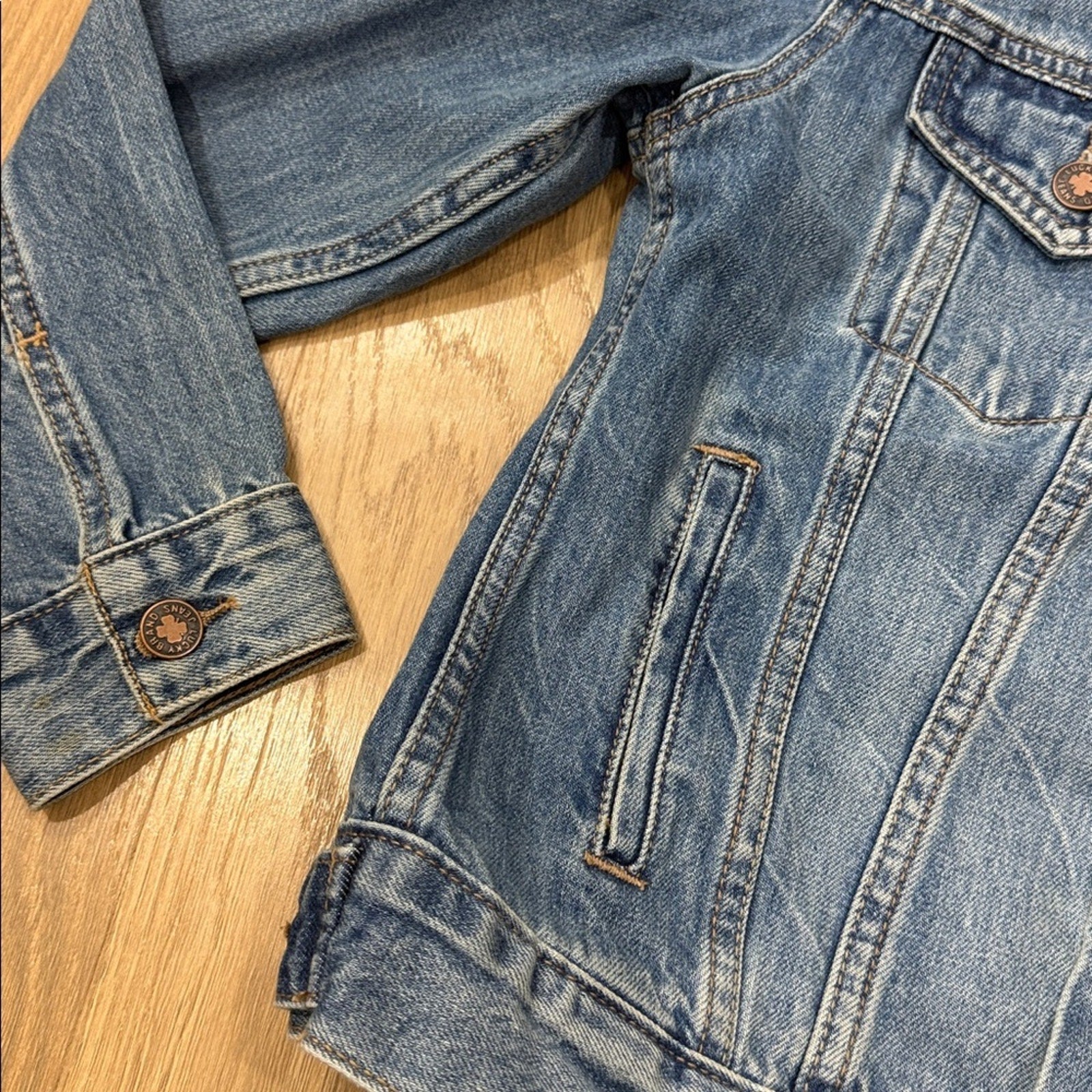Lucky Brand The Tomboy Trucker Classic Blue Denim Jacket Size Small