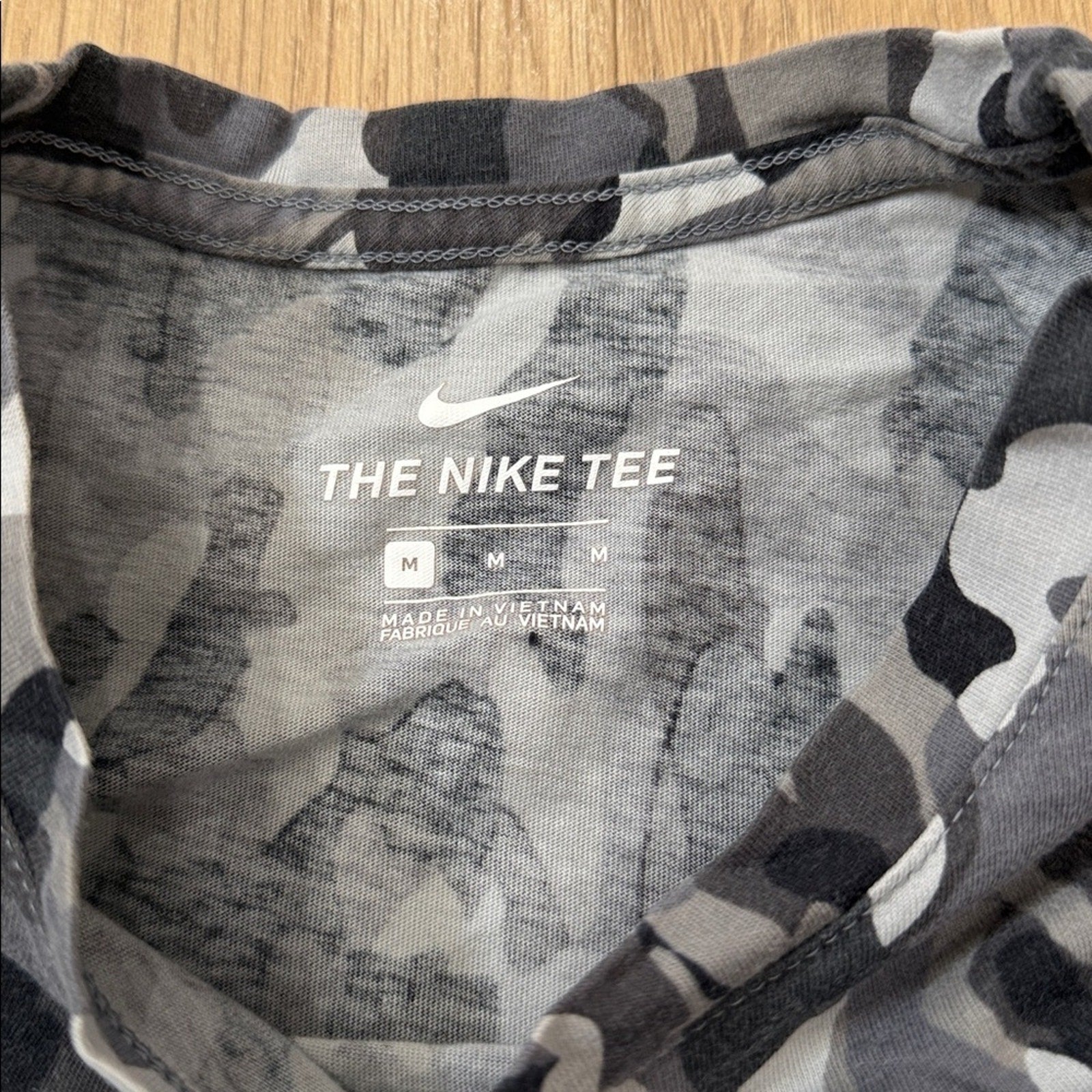 Nike Sportswear Club Men's Gray and Black T-Shirt Size Medium