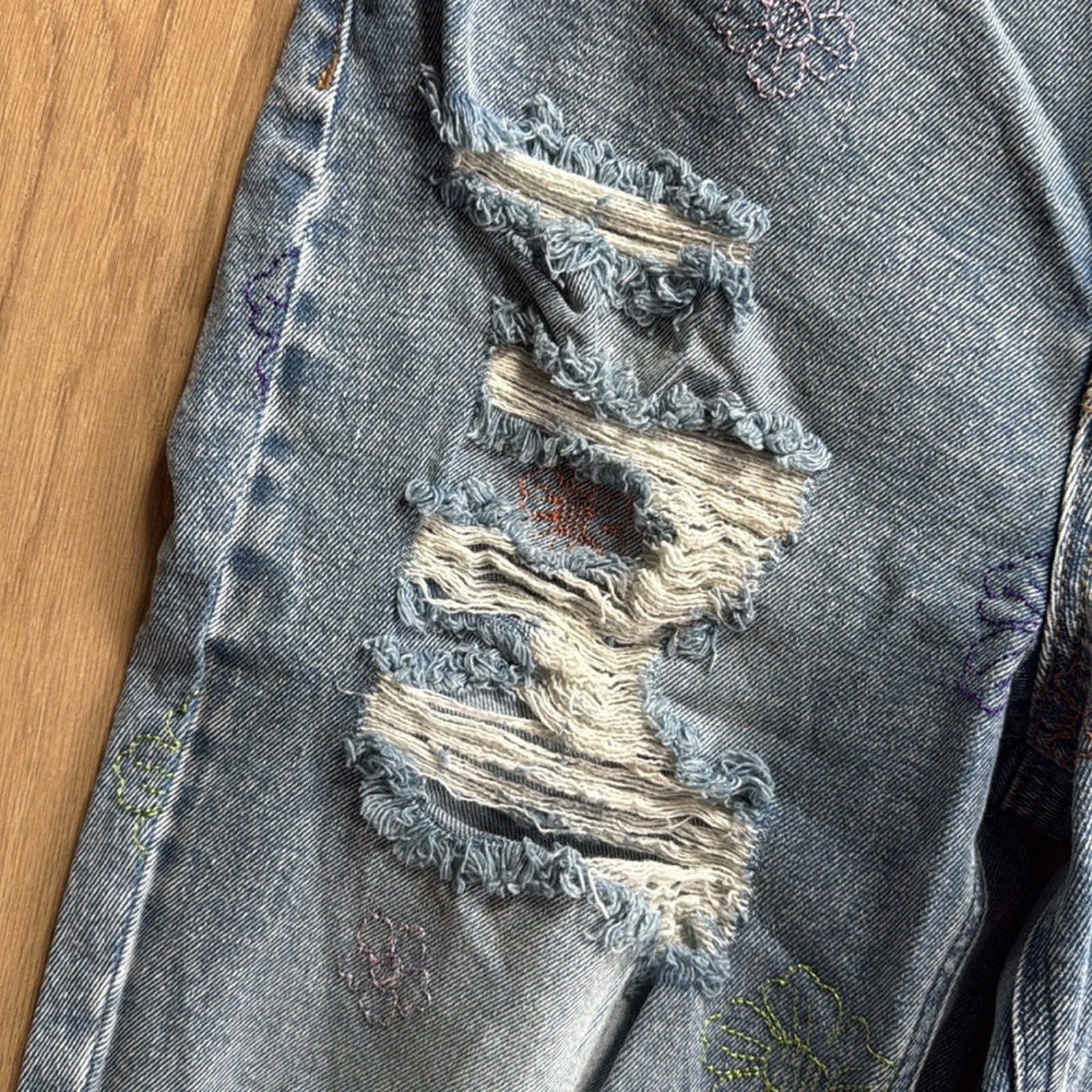Tinseltown Hi Rise The Mom Jean Floral Distressed Embroidered Jeans Size 15 NEW!