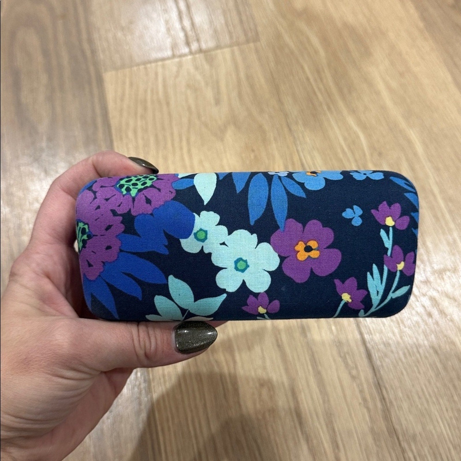 Vera Bradley Hard Clamshell Case in the Retired Mod Floral Blue Pattern