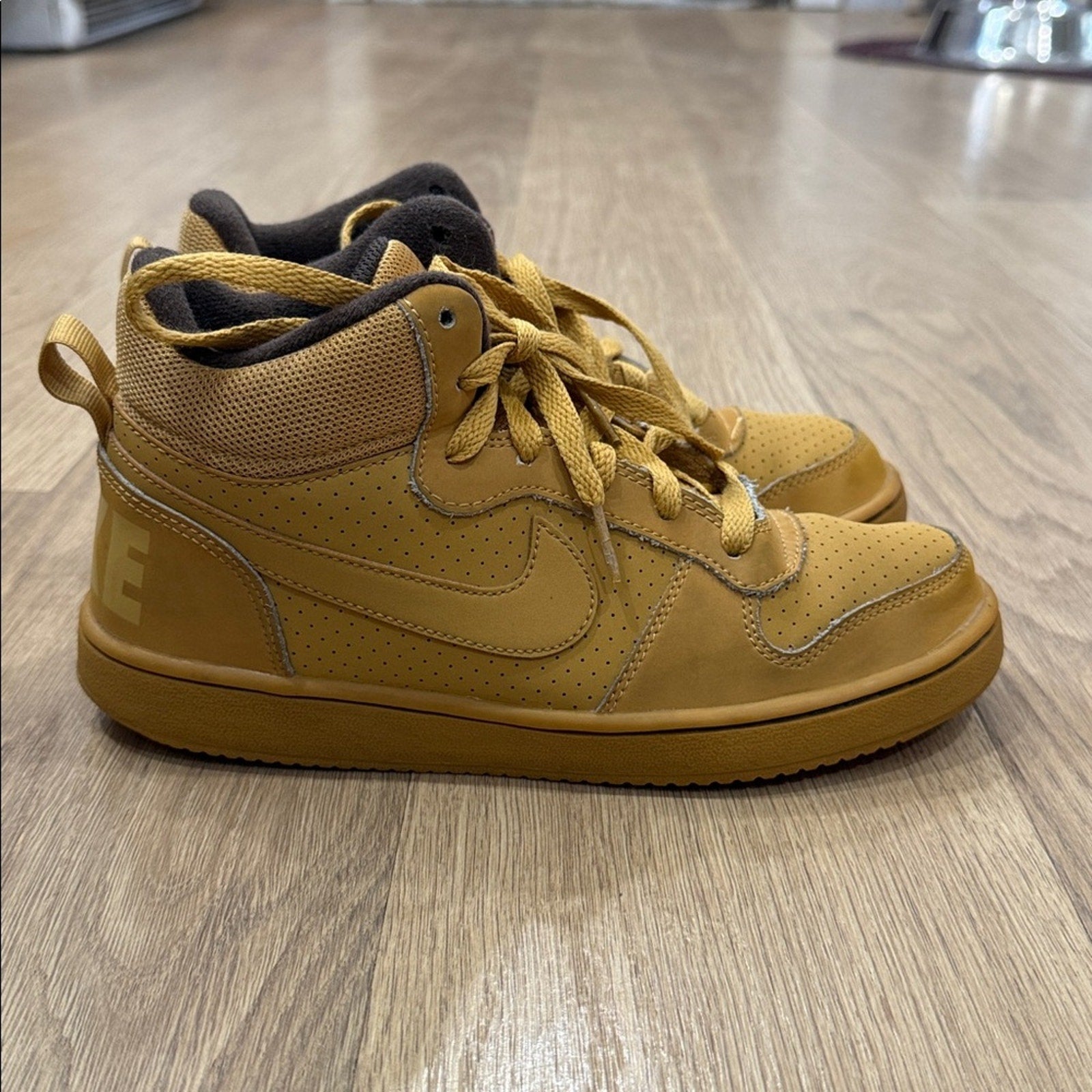 Nike Court Borough Mid Winter Sneakers - Haystack/Wheat Brown - Size 5Y