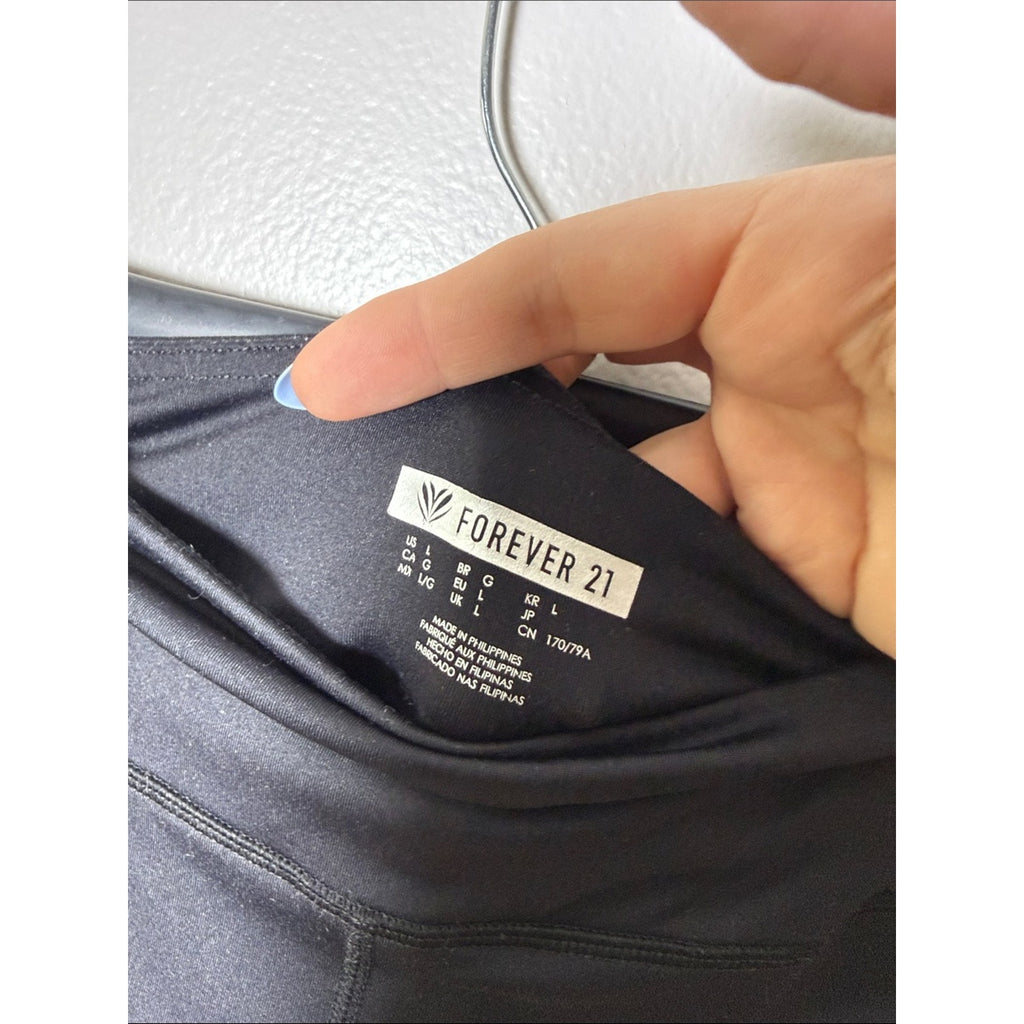 Forever 21 Black Capri Leggings Size Large