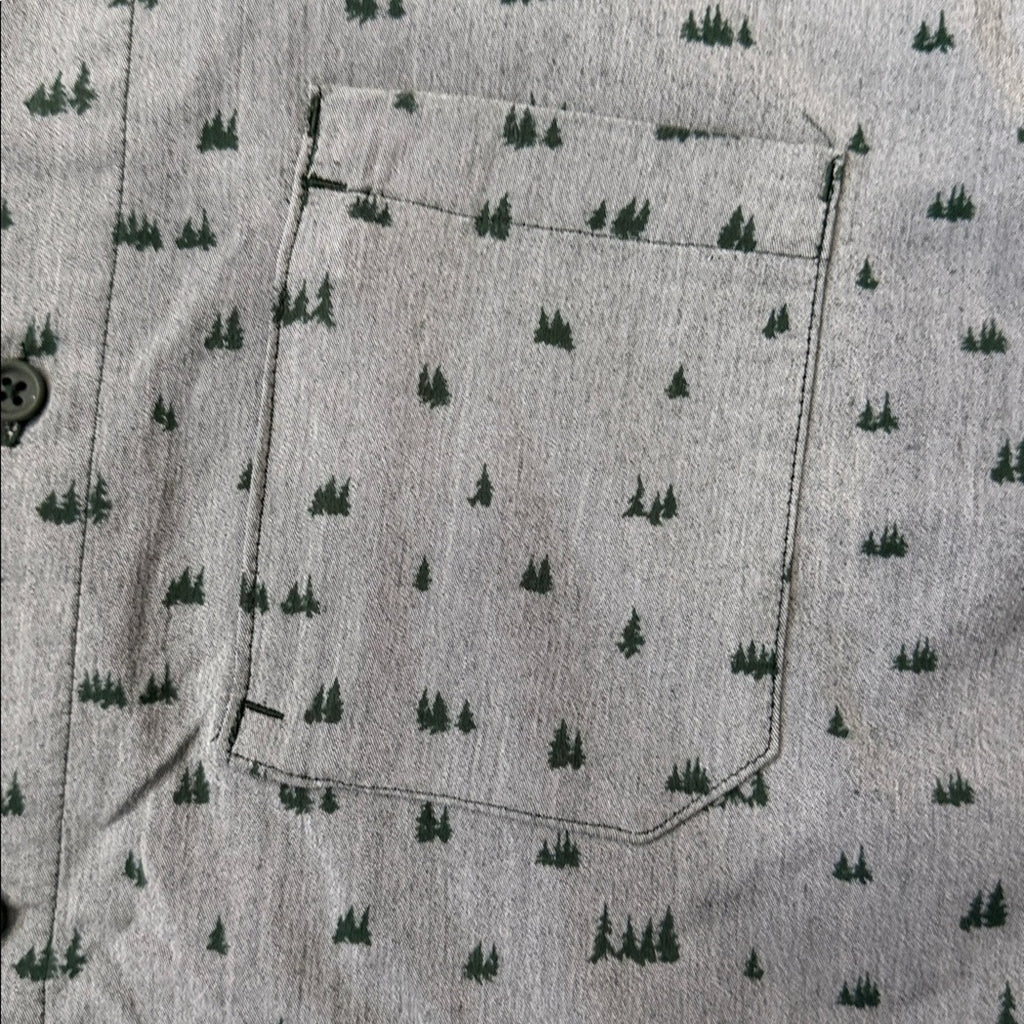 Merrell Men's Gray and Green Tree Patterned Button Down Shirt Size Medium