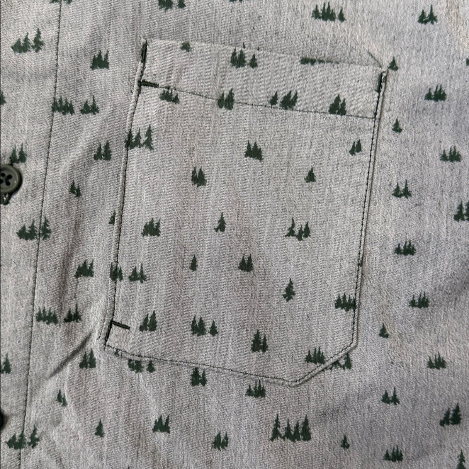 Merrell Men's Gray and Green Tree Patterned Button Down Shirt Size Medium