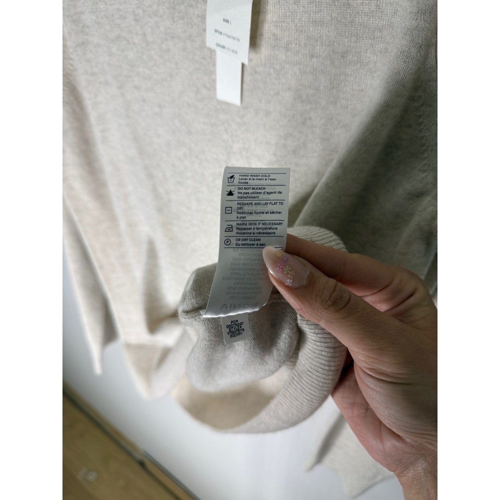 Vince Cream Crewneck Wool / Cashmere Blend Sweater Size Large NEW!