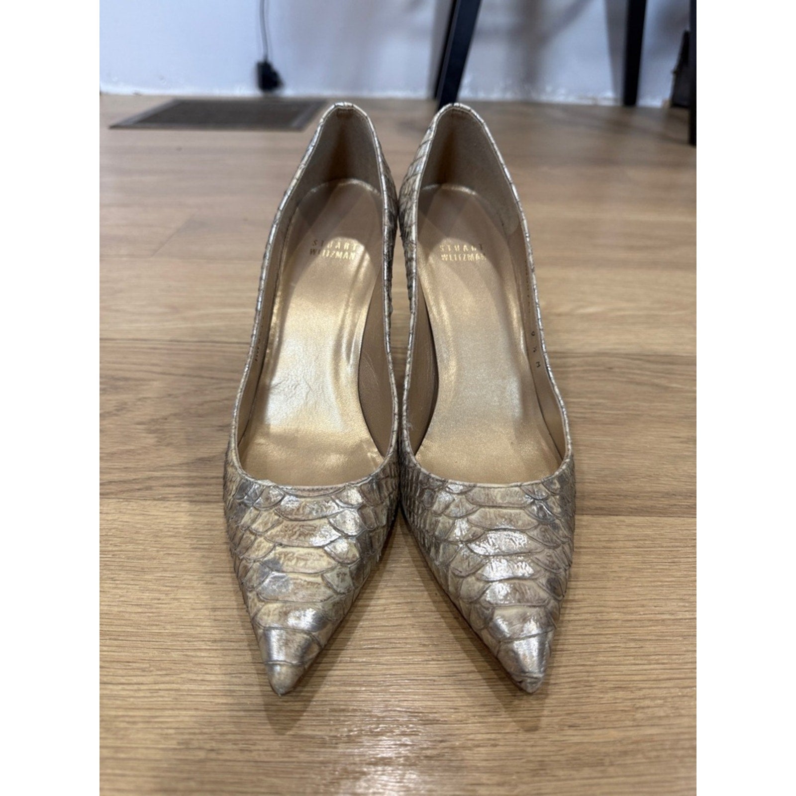 Stuart Weitzman Iris Honey Mica Python Silver Snake-Print Pointed-Toe Pumps 9.5