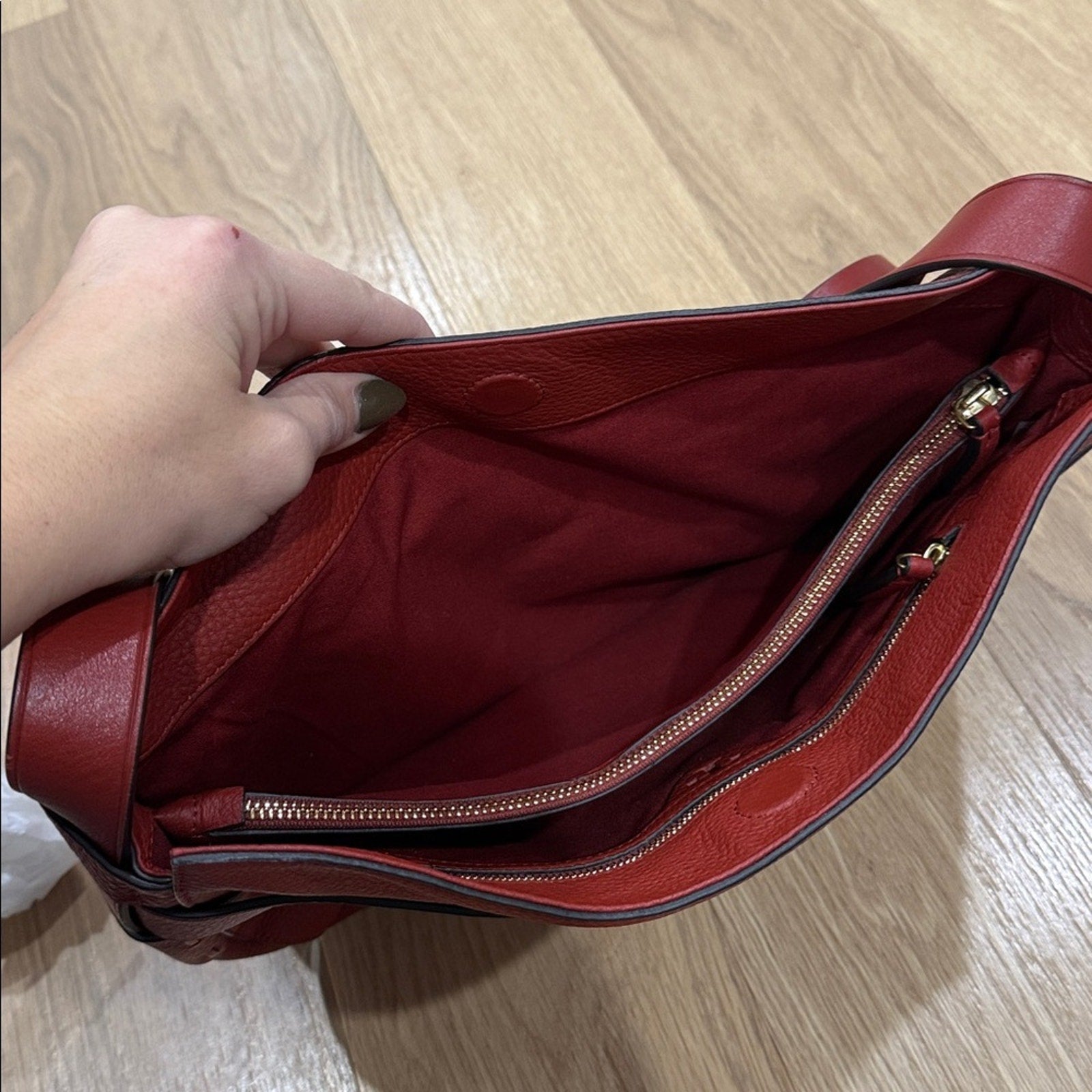 Tory Burch Gemini Link Shoulder Bag in Red Pebbled Leather Gold Hardware