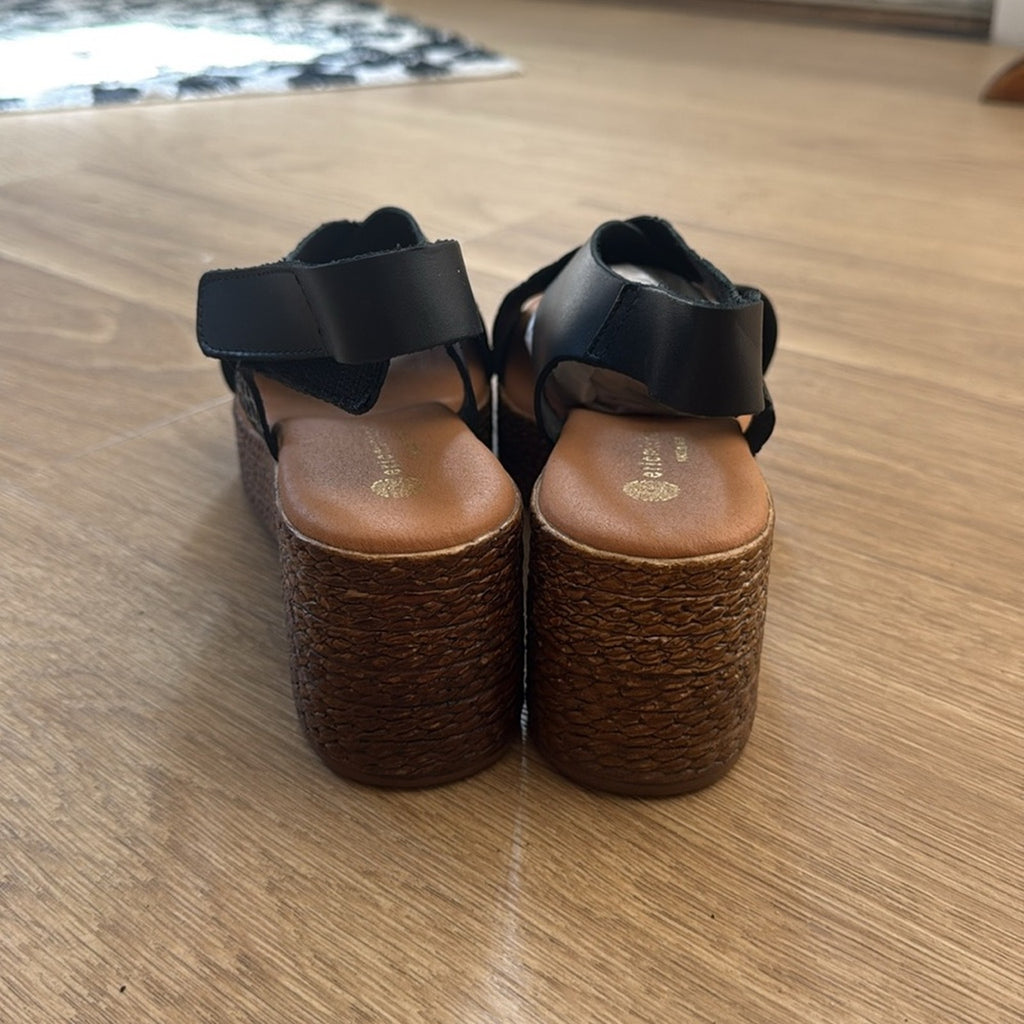 Eric Michael Laser Cut Black Lightweight Platform Heeled Sandals Size 10