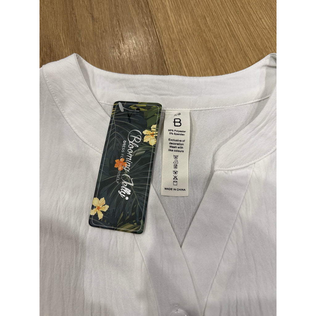 Blooming Jelly Dressy Casual Button Detail Textured V Neck Cap Sleeve Top Size XS NEW!