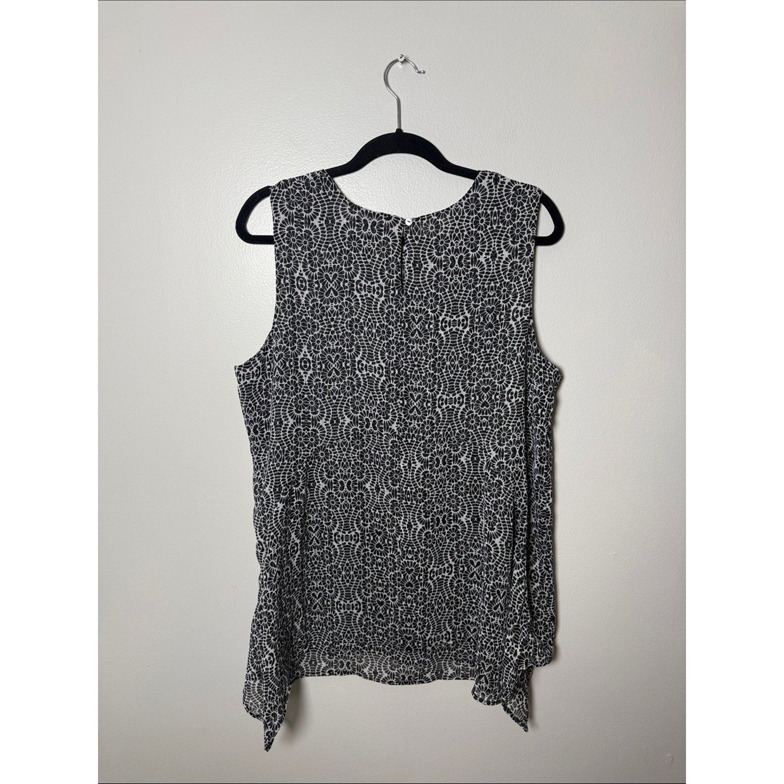 Fever Sleeveless Black & White Patterned Tank Top Size XL
