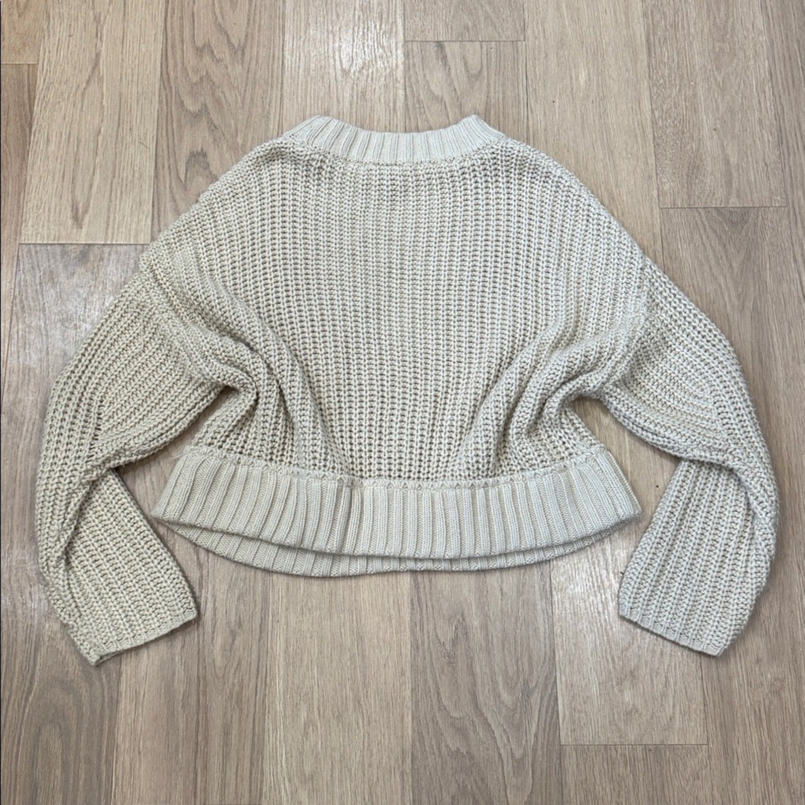 moon & madison Cream Knit Crew Neck Sweater Size Medium