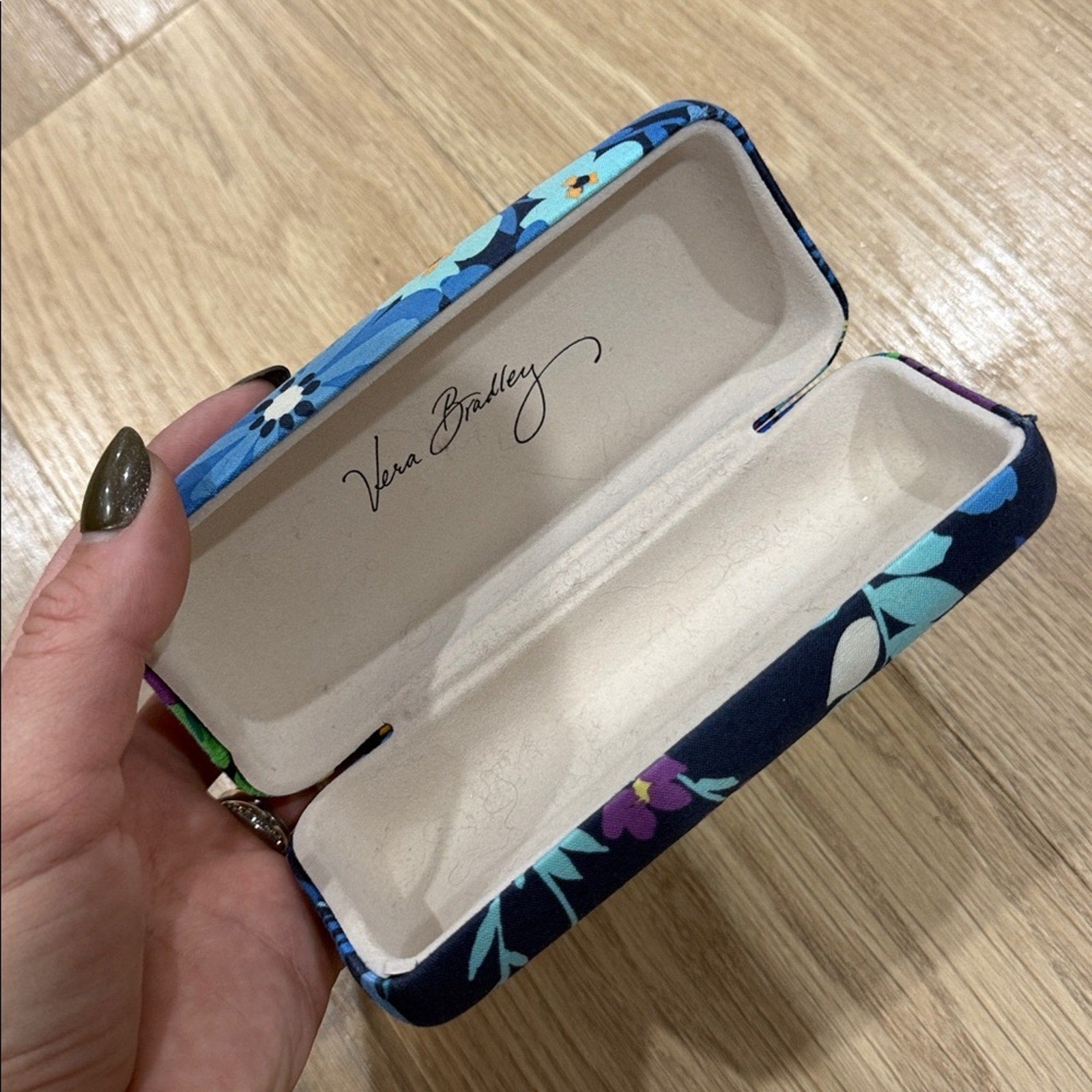 Vera Bradley Hard Clamshell Case in the Retired Mod Floral Blue Pattern