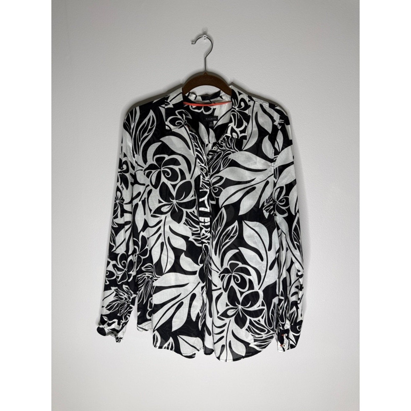 Talbots Black and White Floral Button-Up Shirt Size Medium
