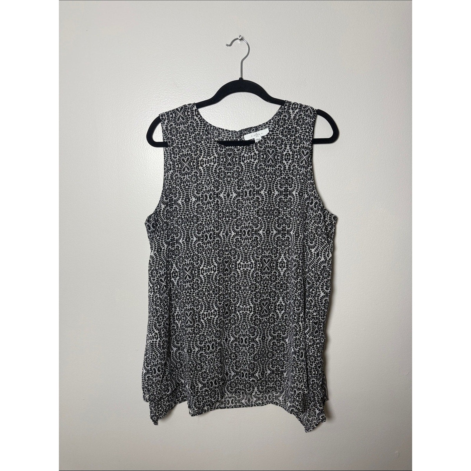 Fever Sleeveless Black & White Patterned Tank Top Size XL