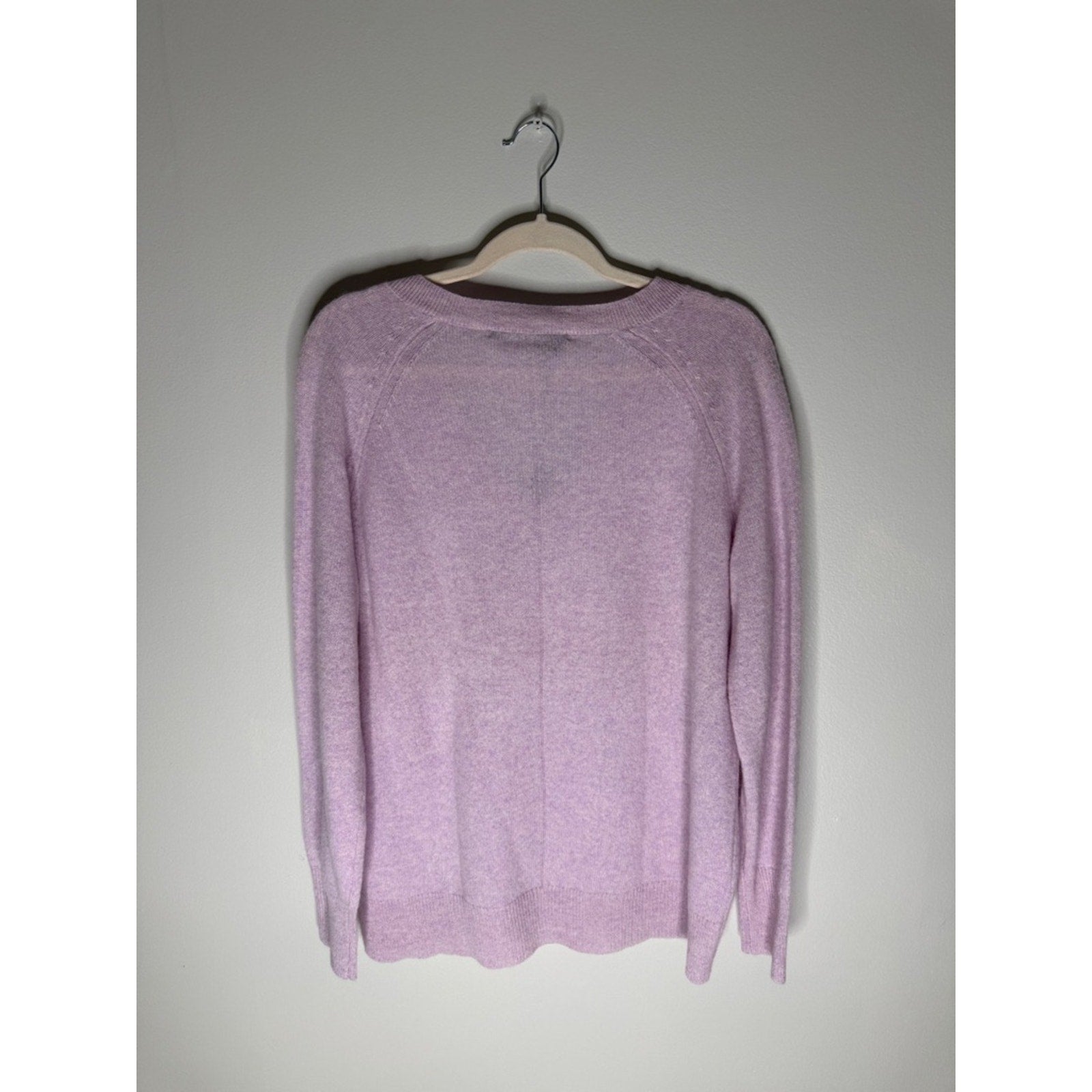 360 Cashmere Women's V-Neck Lavender Sweater Size Large NEW!