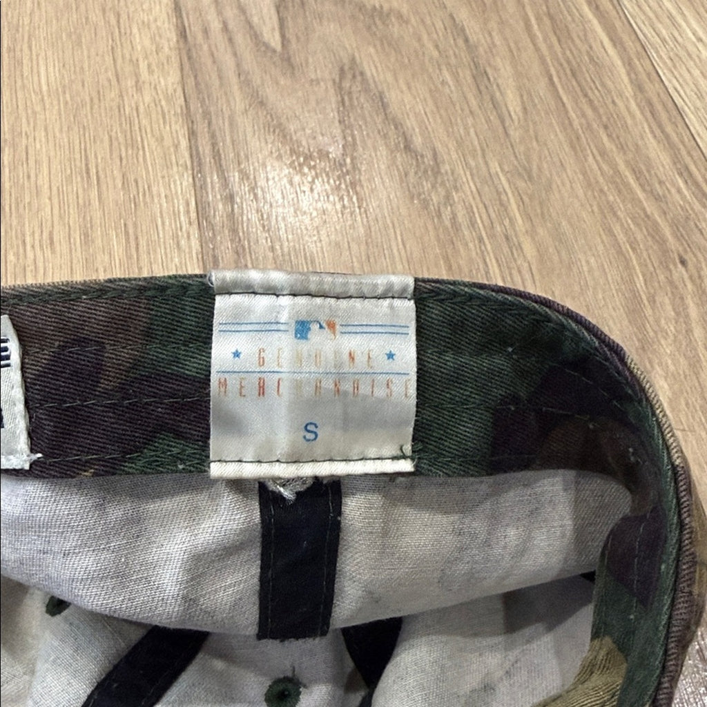 Genuine Merchandise Fitted Camouflage Boston Red Sox Hat Size Small