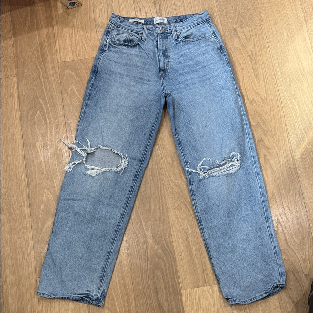 Universal Thread 90's Baggy Light Blue Distressed Boyfriend Jeans Size 6