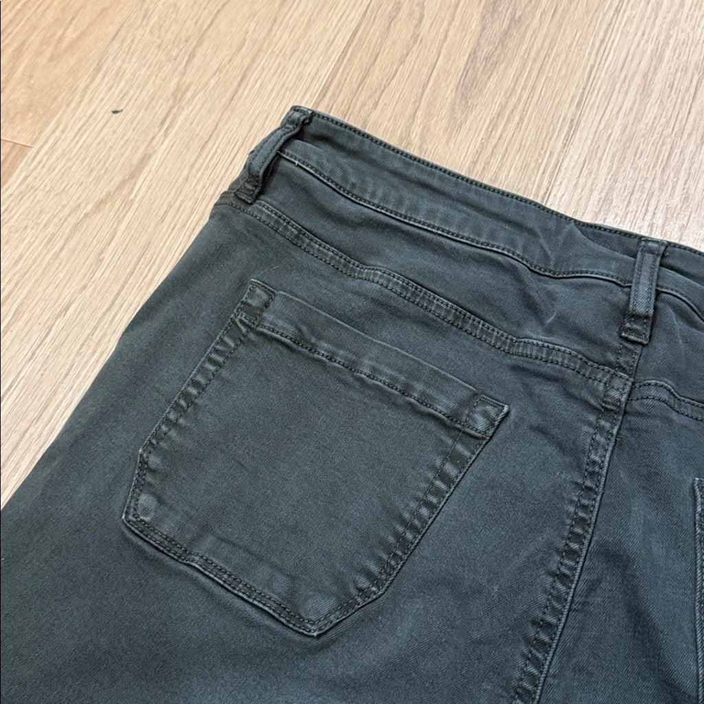 Well Worn Green Cargo Style Pants Size 16