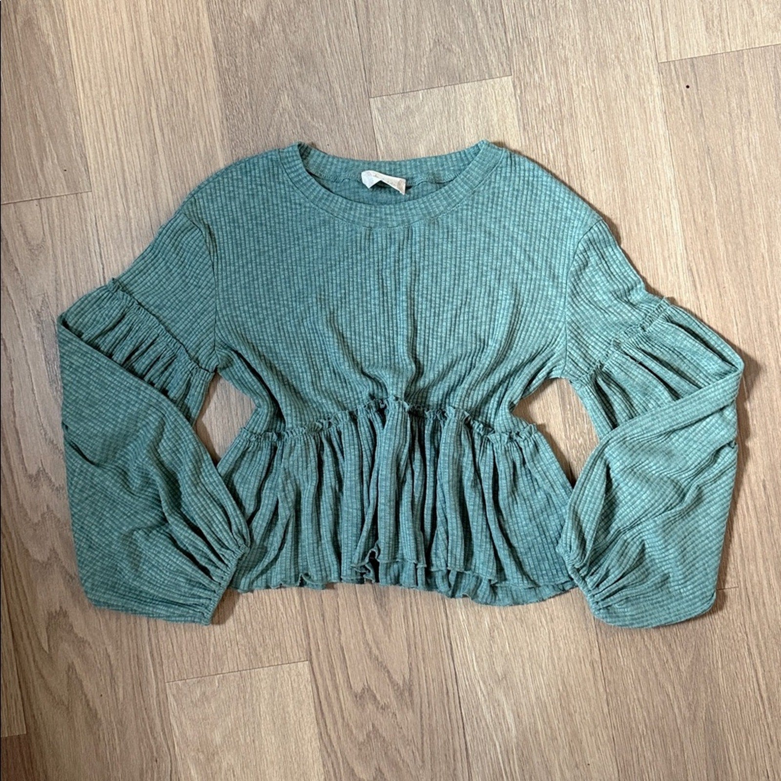 Altar'd State Green Ribbed Raw Hem Balloon Sleeve Top Size Small
