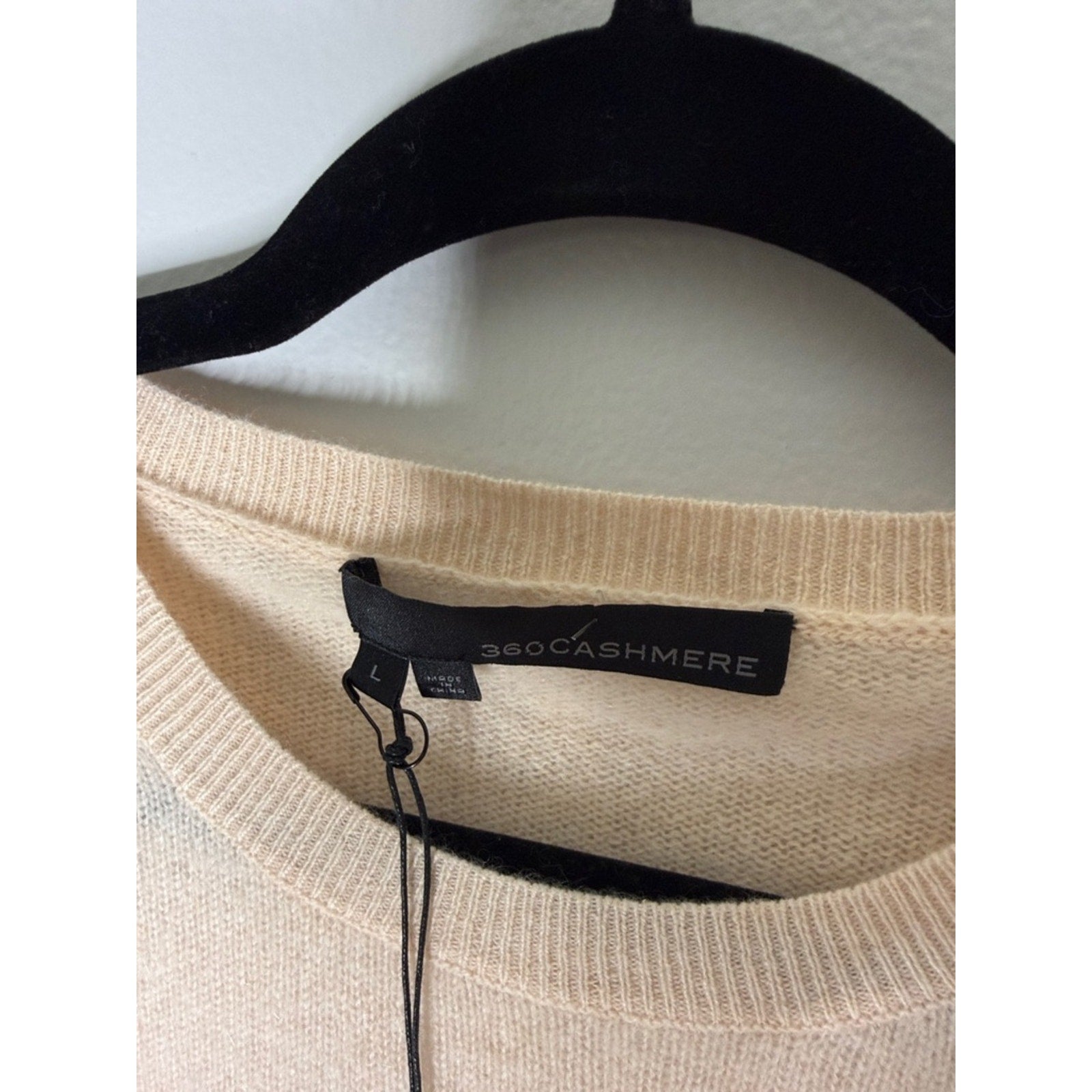 360 Cashmere Peach Crew Neck Cashmere Sweater Size Large NEW!